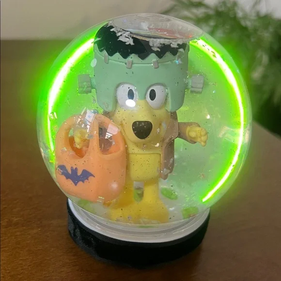 Monster Lucky Booey Snow Globe - Picture 11 of 14